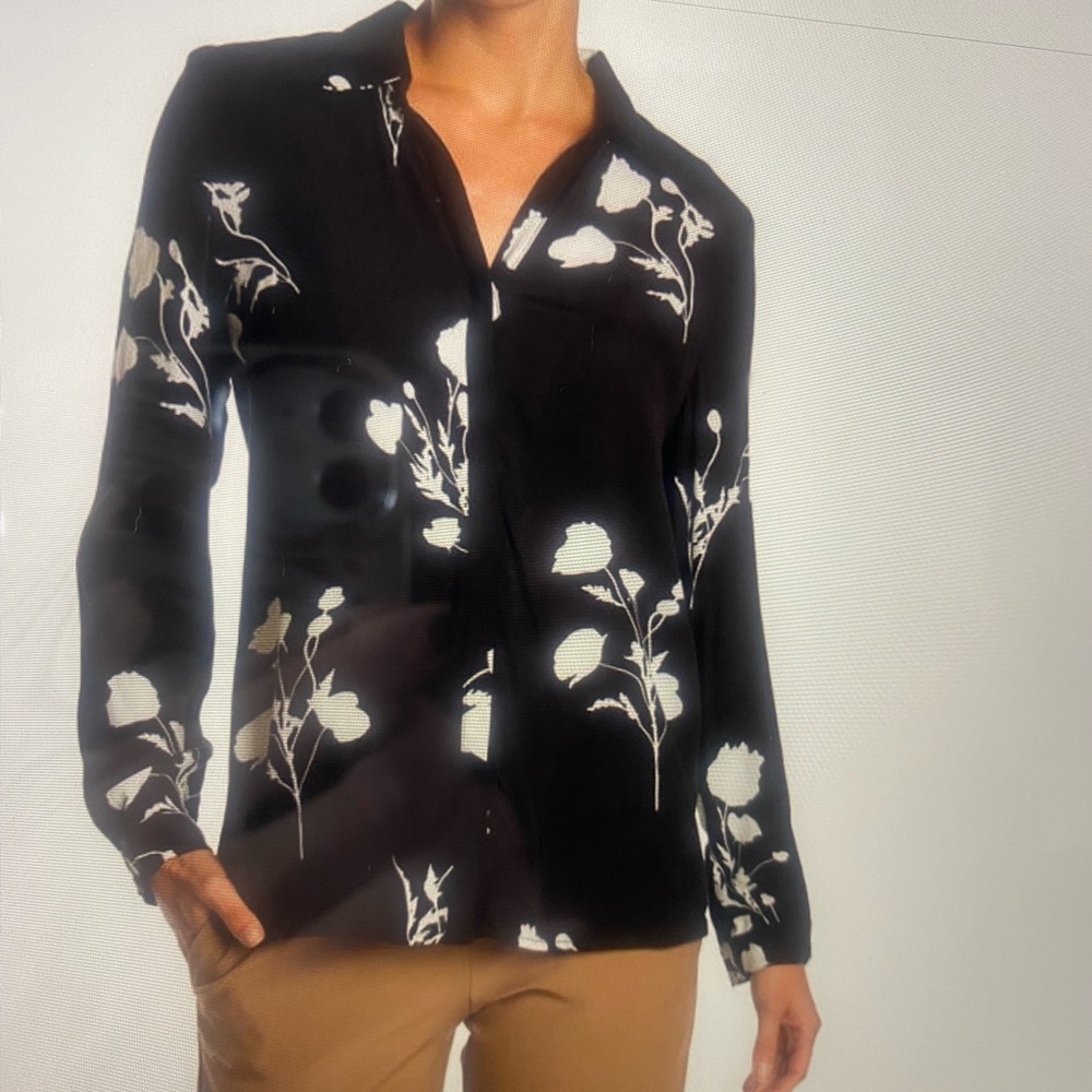 Black and White Floral blouse, by Truth, NEW w/out tags, Med.